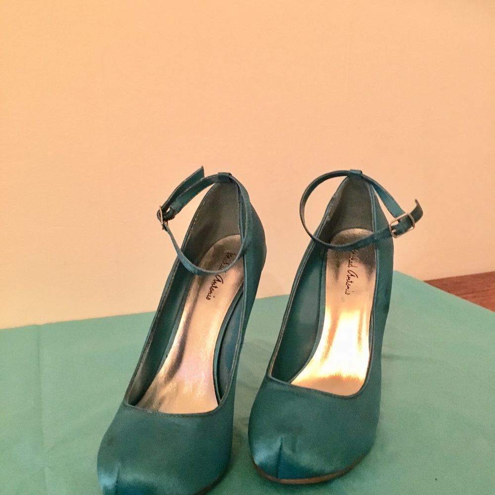 Turquoise heels - Picture 3 of 4
